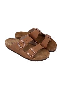 Bruine leren sandalen met twee verstelbare banden, een bruine kurken voetbed en een gestructureerde rubberen zool. Metalen gespen zorgen voor een veilige afsluiting.