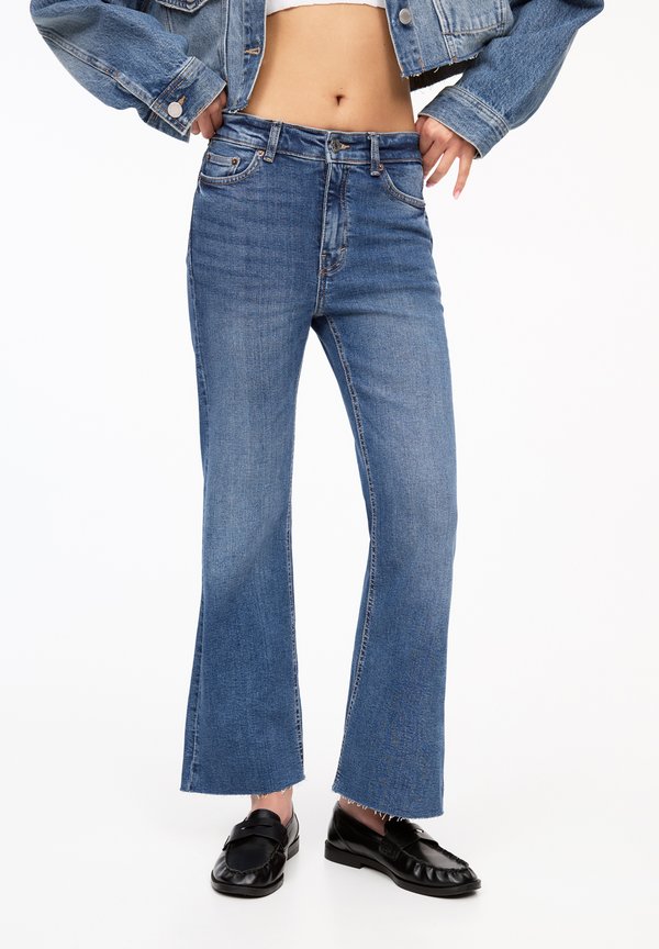 MID-RISE - Flared Jeans