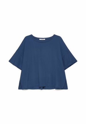 Top blu navy a maniche corte, vestibilità ampia, con scollo rotondo e orlo leggermente asimmetrico con piccole spacchi laterali.