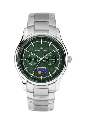 Montre-bracelet en métal argenté avec cadran texturé vert, sous-cadrans jour et date, indicateur de phase de lune et index et aiguilles argentés.