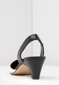 Bruno Premi Klasické lodičky - white