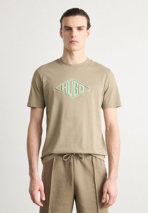 DALENDI - Print T-shirt - medium brown