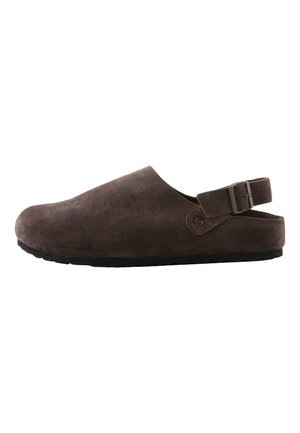 REGULAR FIT - CLOSED TOE BACK STRAP - Zuecos - brown