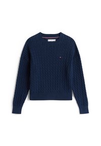 Pull en maille torsadée bleu marine avec col rond, poignets et ourlet côtelés. Présente un petit logo en rouge, blanc et bleu sur le côté gauche de la poitrine.