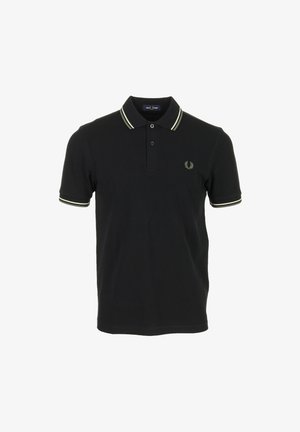Zwart poloshirt met korte mouwen, witte streepdetails op kraag en mouwen, twee knopen en een klein logo op de linkerborst.