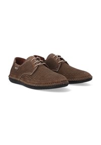 Braune perforierte Lederschuhe mit runder Zehenform, Schnürdesign, kontrastierenden Nähten und einer strukturierten schwarzen Gummisohle.