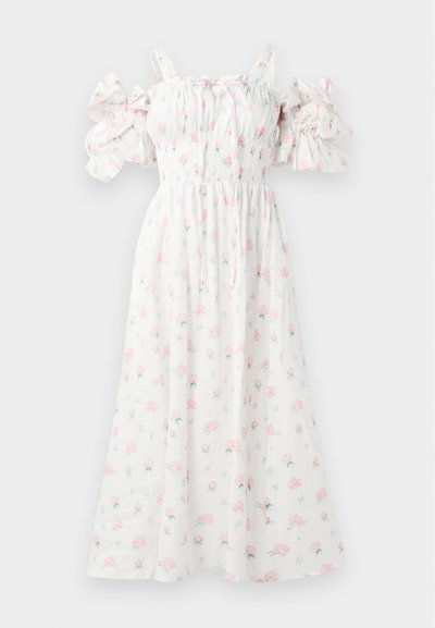 Bela cvetna obleka s roza vzorci, smocksko telo, off-the-shoulder napihnjeni rokavi in tekoča silhueta.