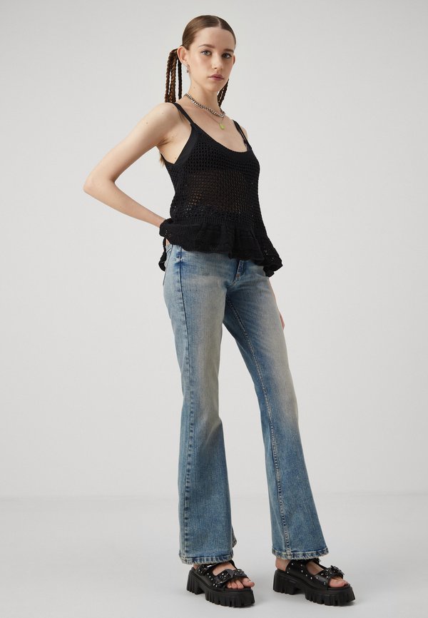 ONLPOSH TINT - Flared Jeans3