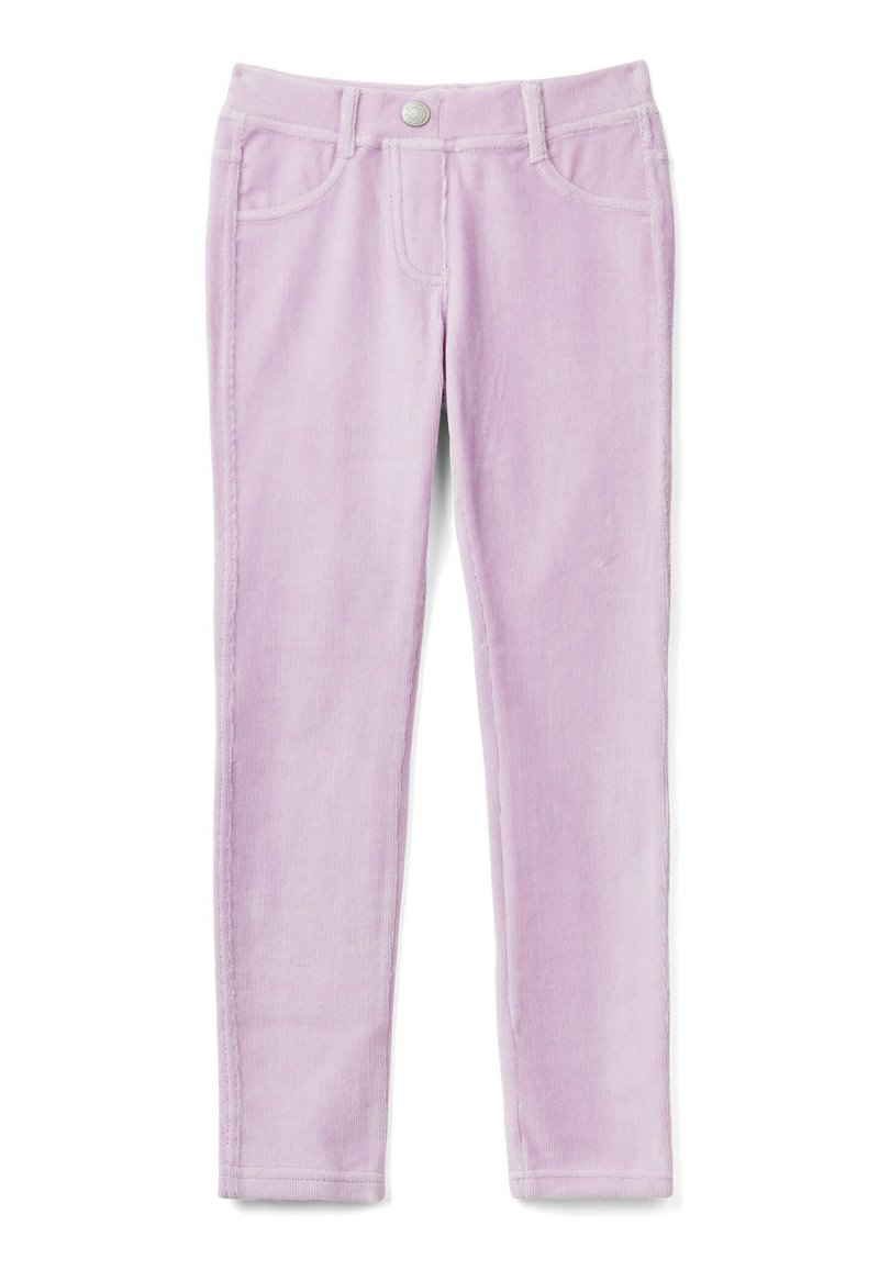 Jasnofioletowe wąskie dżinsy wykonane z miękkiego materiału, charakteryzujące się gładką strukturą, pięcioma kieszeniami oraz zapięciem na guzik w talii.