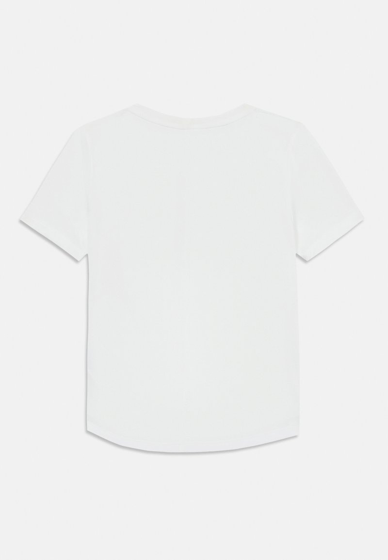 Camiseta de algodón blanca de manga corta con escote redondo y dobladillo ligeramente curvado. Sin patrones o acentos visibles.