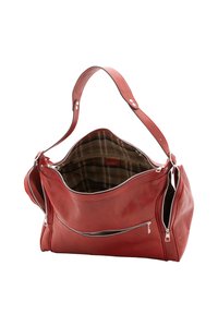 Borsa a tracolla in pelle rossa con un ampio scomparto principale e tasche con zip. L'interno presenta una fodera a quadri. Cinghia regolabile inclusa.