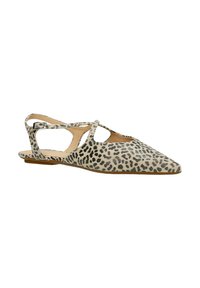 Chaussure slingback à bout pointu en beige avec un motif à pois noirs. Présente des côtés découpés et une petite boucle réglable pour un ajustement sécurisé.