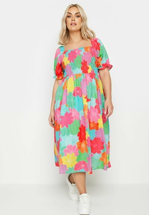 Kleurvolle bloemen midi-jurk met een vierkante halslijn, pofmouwen en een gestroomlijnde corsage. De stof heeft een lichte, vloeiende textuur.