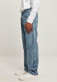 Urban Classics STRAIGHT LEG  - Tiesaus kirpimo džinsai - light skyblue acid washed