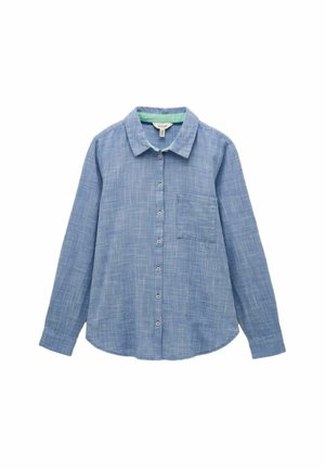Niebieska koszula na długi rękaw z guziczkami, jedną kieszenią na piersi i kołnierzykiem, z delikatnym wzorem w kratę i gładką fakturą tkaniny.