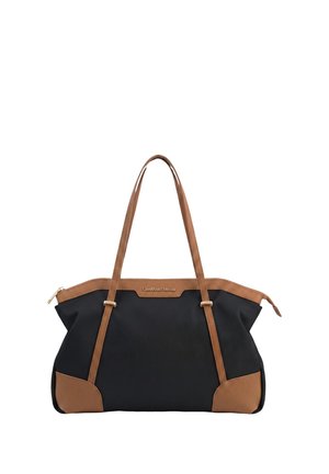 Borsa tote nera e marrone con manici lunghi, chiusura con cerniera e targhetta con logo dorato del marchio nella parte superiore centrale.