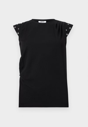 Haut noir sans manches avec encolure ronde et œillets argentés sur les épaules, étiquette de marque DKNY à l'intérieur du col.