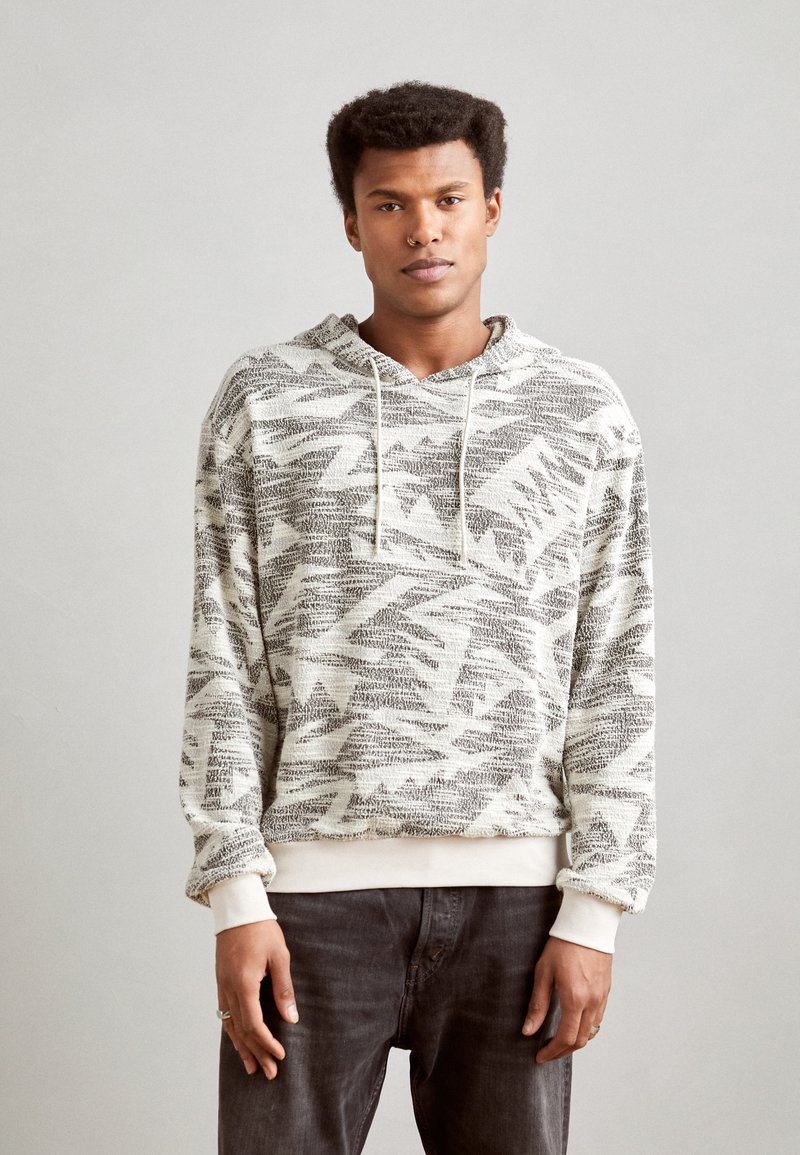 Antony Morato - HOODIE RELAXED FIT WITH LOGOED BADGE - Jersey con capucha - ecru, Ampliar