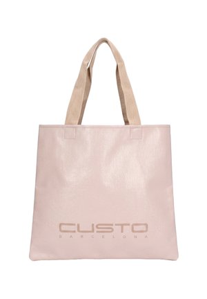 Lichtroze tote bag met beige handvatten en "Custo Barcelona"-logo gedrukt in bijpassend roze middenvoor.