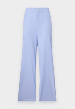 Modré a bílé pruhované široké kalhoty s vysokým pasem, přiléhavé na vrchu, s předním zapínáním na knoflík a hladkým povrchem.