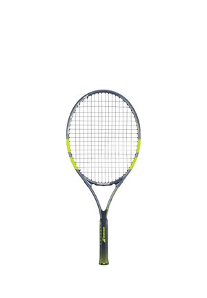 Tennisracket met zwart en neon geel frame en snaren, zwarte grip, geïsoleerd op een witte achtergrond.