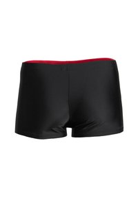 Zwarte zwembroek met een rode binnen tailleband, met een gladde textuur en een kort ontwerp. Geen zichtbare logo's of patronen.