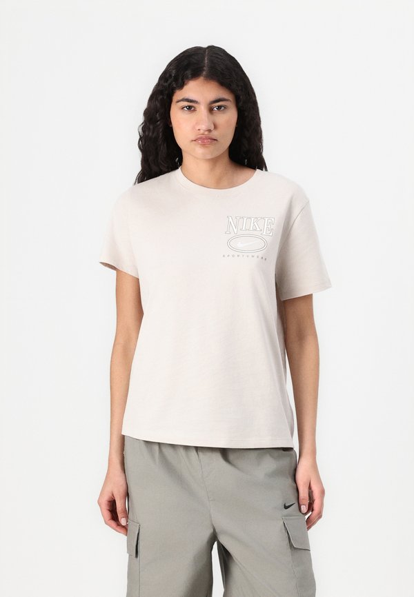 CLUB TEE - Print T-shirt