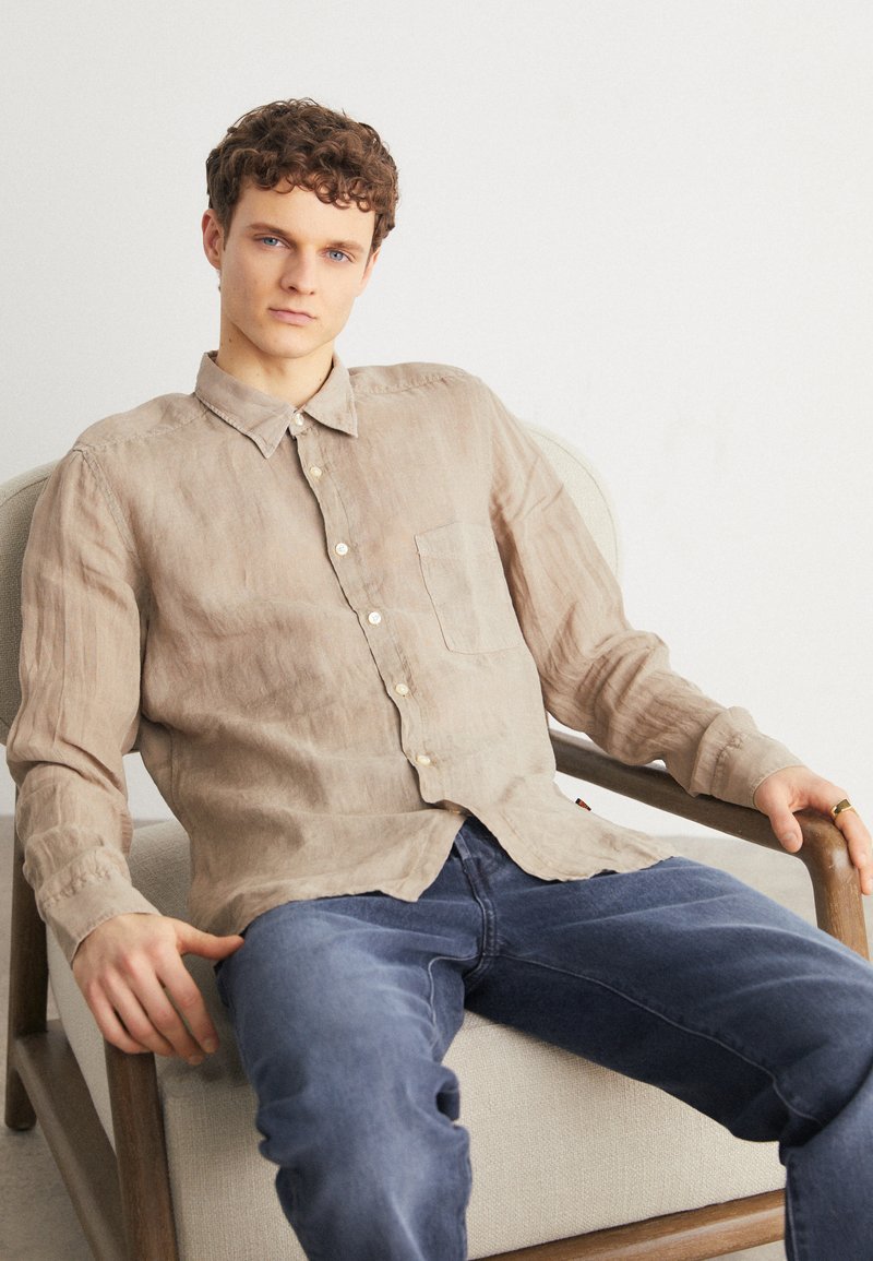 BOSS RELEGANT 6 - Camisa - open brown