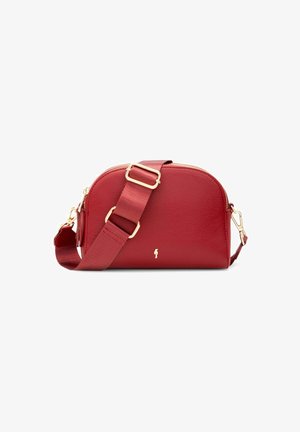 Czerwona skórzana torebka crossbody z złotymi elementami, zaokrągloną górą, zamknięciem na zamek i szerokim regulowanym paskiem. Gładka textura z dyskretnym logo.