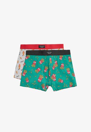 Dos pares de bóxers para hombres, uno verde con cinturilla roja y un patrón de papas fritas, y otro gris con cinturilla roja y un patrón de perrito caliente con el texto "Eat Me".