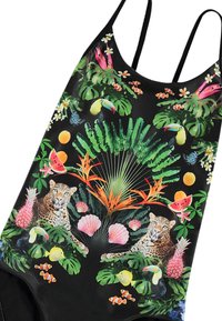 Maillot de bain une pièce noir avec un imprimé tropical vibrant présentant des léopards, des toucans, des fruits et du feuillage. Bretelles réglables, tissu doux.