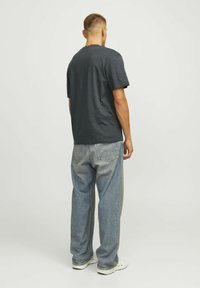 Jack & Jones RUNDHALS - Camiseta estampada - forest river