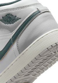 Jordan AIR JORDAN 1 MID SE UNISEX - Sneakers high - white oxidized green-sail-neutral grey