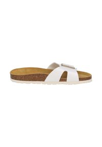 Sandales glissantes blanches avec une semelle en liège, présentant un design découpé et un accent de boucle métallique. Semelle texturée pour l'adhérence et le confort.
