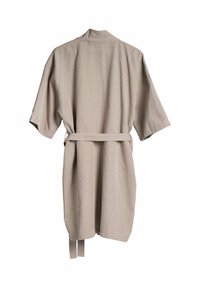 Bežs, ceļgala garuma kimono halāts ar īsām piedurknēm. Izgatavots no teksturēta auduma ar smalkām vertikālām svītrām. Ietver saskaņotu jostu.