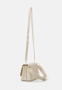 Tommy Hilfiger FRESH SHOULDER CROSSOVER - Käekott - classic beige