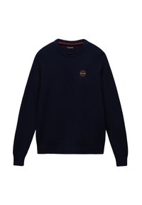 Marinblå stickad tröja med rund hals, ribbad mudd och nederkant, med en liten rund logotyp-patch på bröstet.