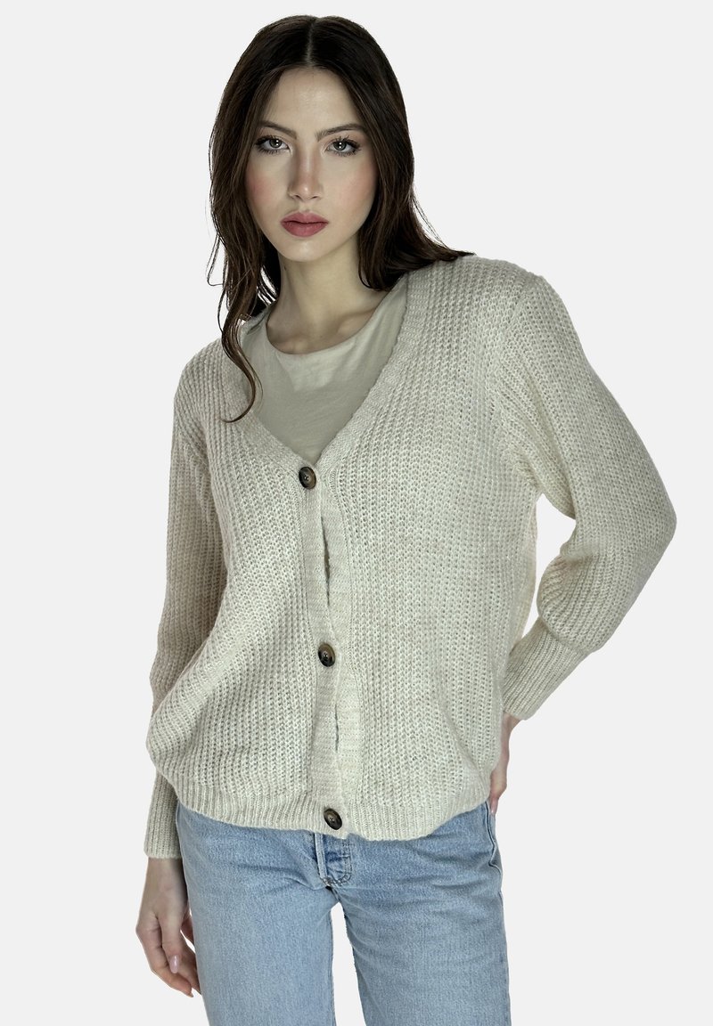 Strickjacke in hellbeige mit V-Ausschnitt, langen Ärmeln und drei Knöpfen entlang der Front. Strukturiert Oberfläche und lässige Passform.