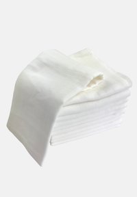 Serviettes en lin blanc empilées de manière ordonnée, avec un motif en quadrillage texturé, une surface lisse et des bords finis. Chaque serviette présente des dimensions uniformes.