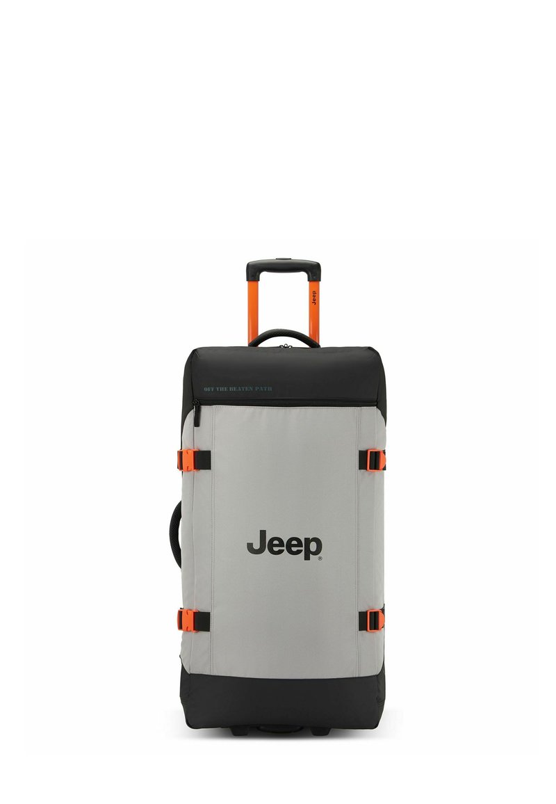 Mochila gris con ruedas, con una parte superior negra, detalles en naranja y el logo de Jeep. Cuenta con cintas de compresión y un mango retráctil.