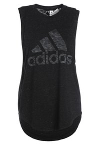 Černý sportovní top bez rukávů z texturované látky s velkým šedým logem Adidas na přední straně a zaobleným spodním lemem.