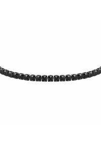 Collana di cristallo nero con pietre taglio quadrato disposte in un'unica fila, caratterizzata da una finitura liscia e una forma uniforme.