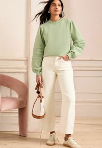 Love & Roses Sportska majica - sage green pintuck