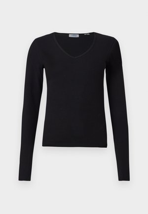 Sweater preto de manga longa e decote em V exposto sobre um fundo branco, apresentando uma textura canelada e um design simples e casual.
