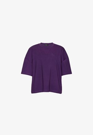 Fioletowy, oversize'owy t-shirt z krótkim rękawem, o okrągłym dekolcie i subtelnym wytłoczonym logo "LA MANIA" na klatce piersiowej.