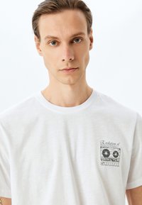 Koton - T-shirt z nadrukiem