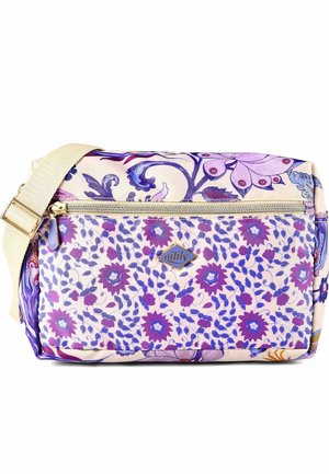 Bolso bandolera con estampados florales en púrpura y rosa, bolsillo delantero con cremallera, correa ajustable en color crema y placa con el logo "Oilily".