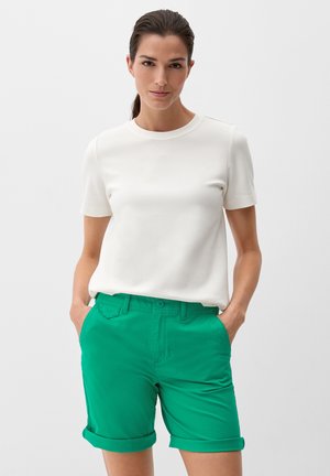 REGULAR BERMUDA - Shorts - grün