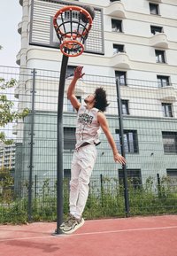 Under Armour SPAWN 6 MID - Scarpe da basket - taupe dusk/black/retro green