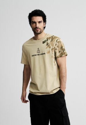 Diverse, - T-shirt z nadrukiem